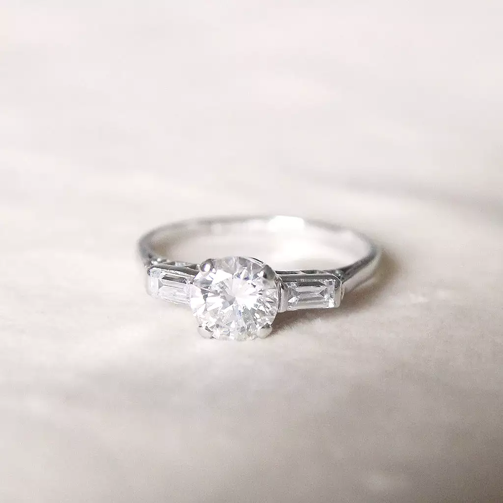 Art Deco 1 Carat Brilliant Cut Diamond Solitaire with Baguette Diamond Shoulders