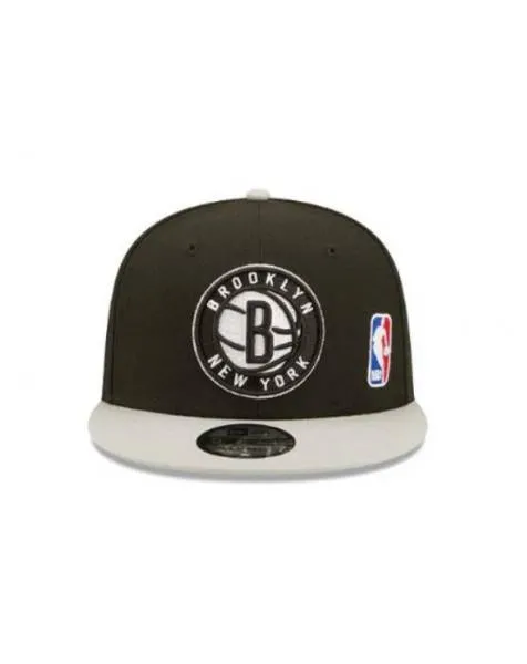 NEW ERA - Accessories - Brooklyn Nets Blackletter Arch Snapback - Black/White