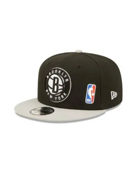 NEW ERA - Accessories - Brooklyn Nets Blackletter Arch Snapback - Black/White