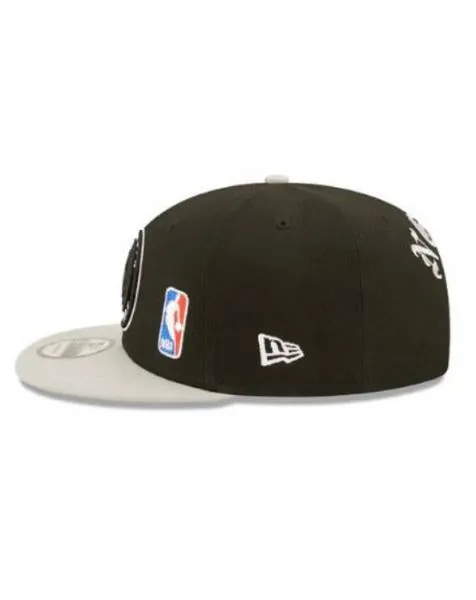 NEW ERA - Accessories - Brooklyn Nets Blackletter Arch Snapback - Black/White