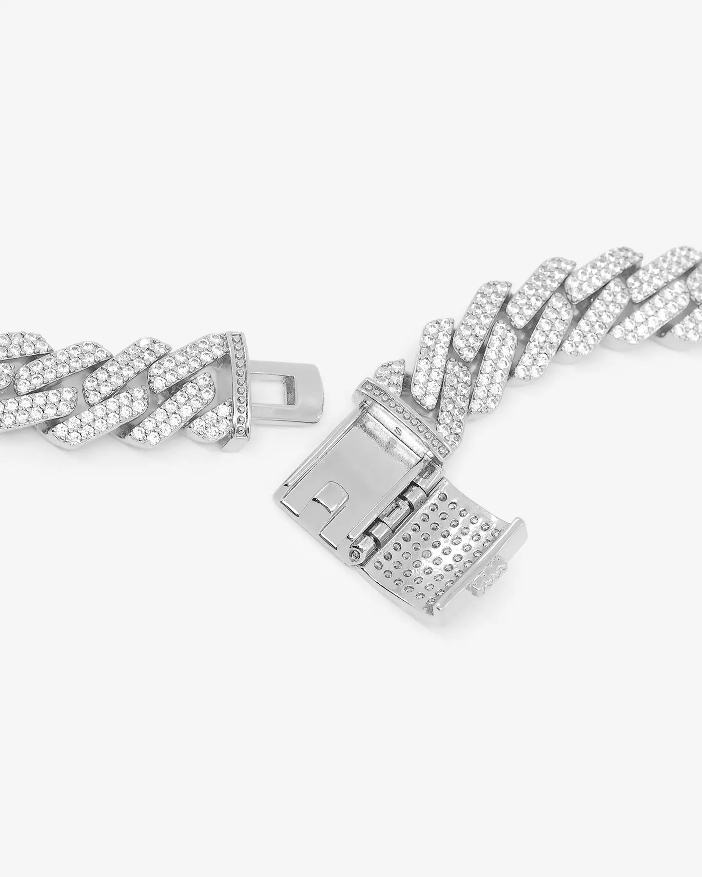 Saint Morta 18 Interlink Necklace Iced White Gold